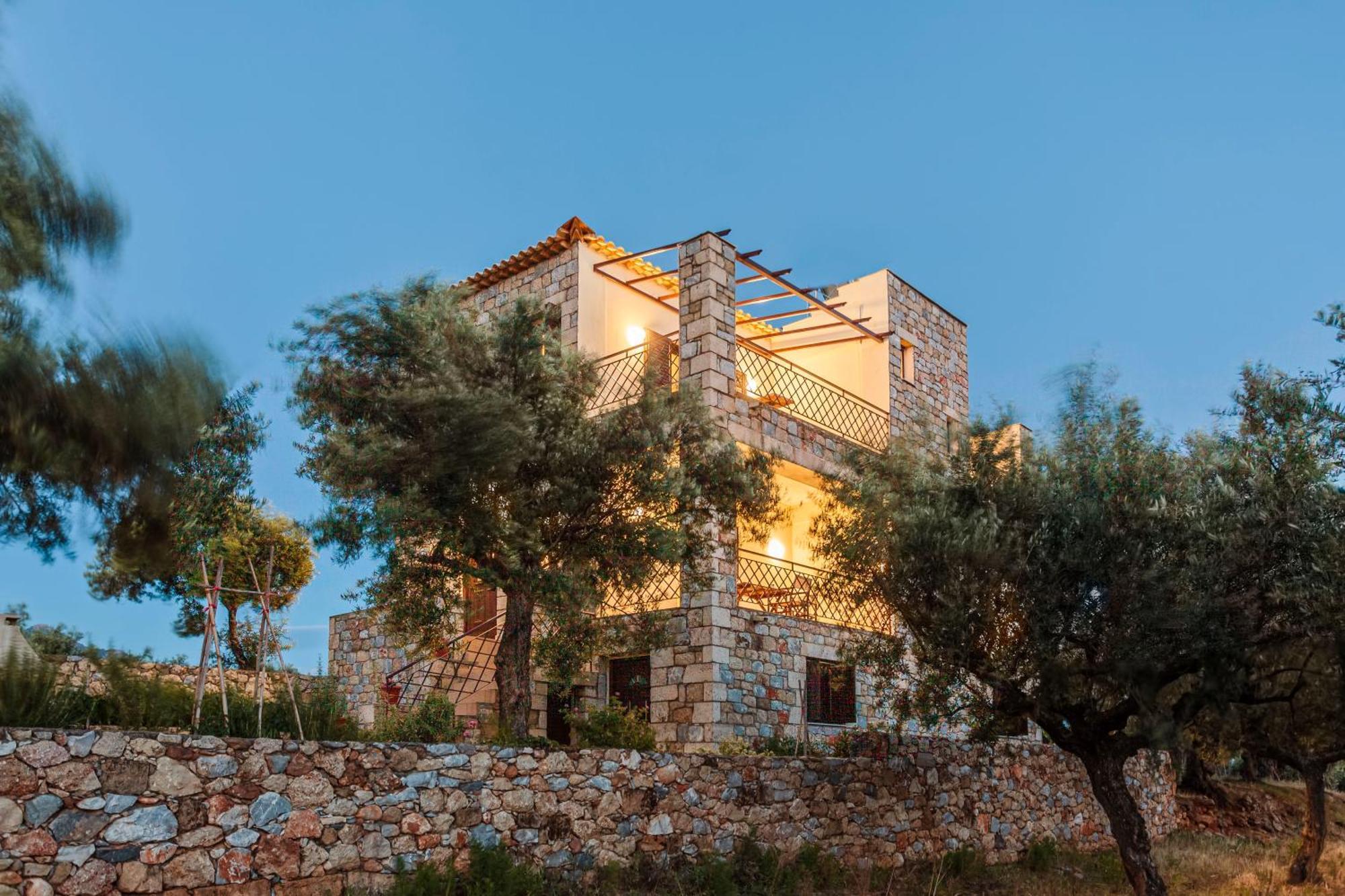 Villa Armonia, Sunset View And Relaxing Beach Vibe Proastion Luaran gambar
