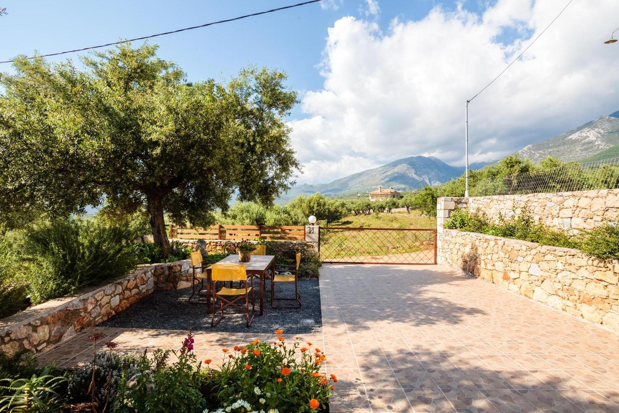 Villa Armonia, Sunset View And Relaxing Beach Vibe Proastion Luaran gambar
